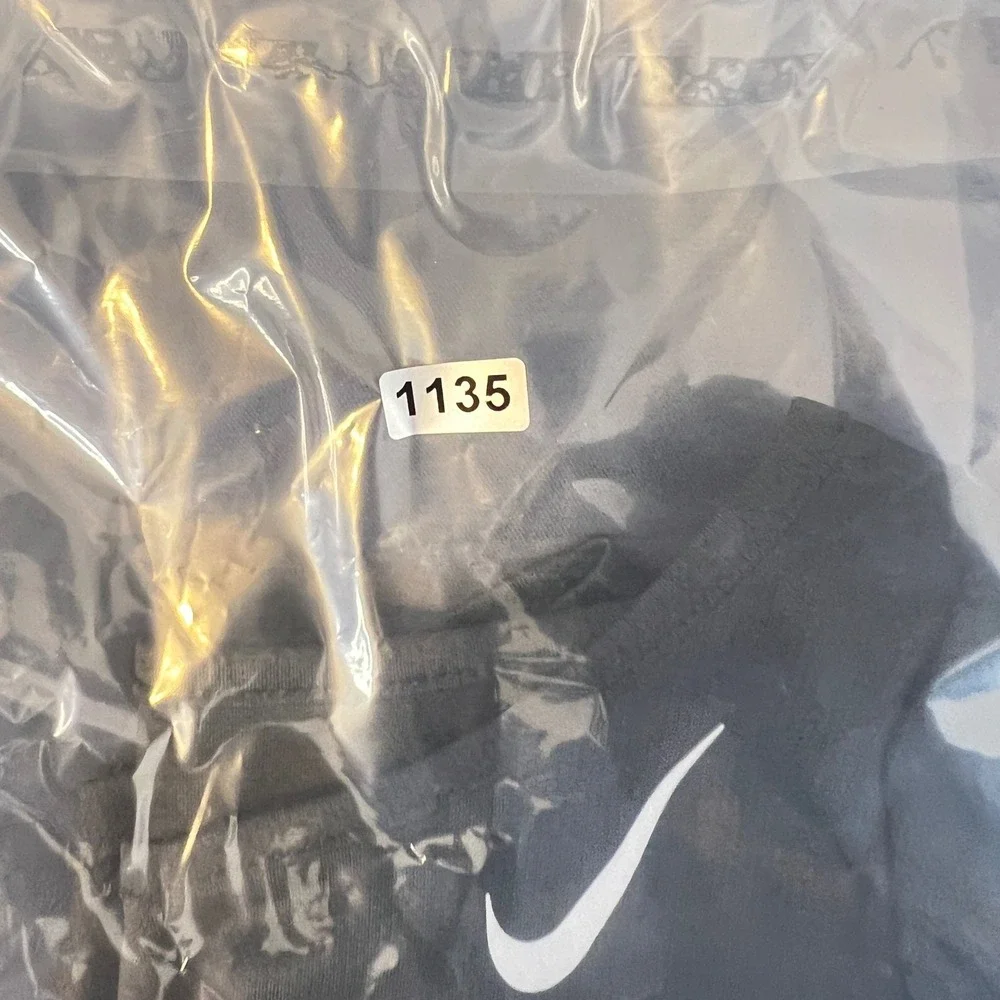 1135 | NWT Nike Dri-FIT Athletic Performance Cropped Tank Top Black Womens S